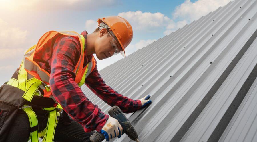 Expert new roof installation services in Warrensburg, IL